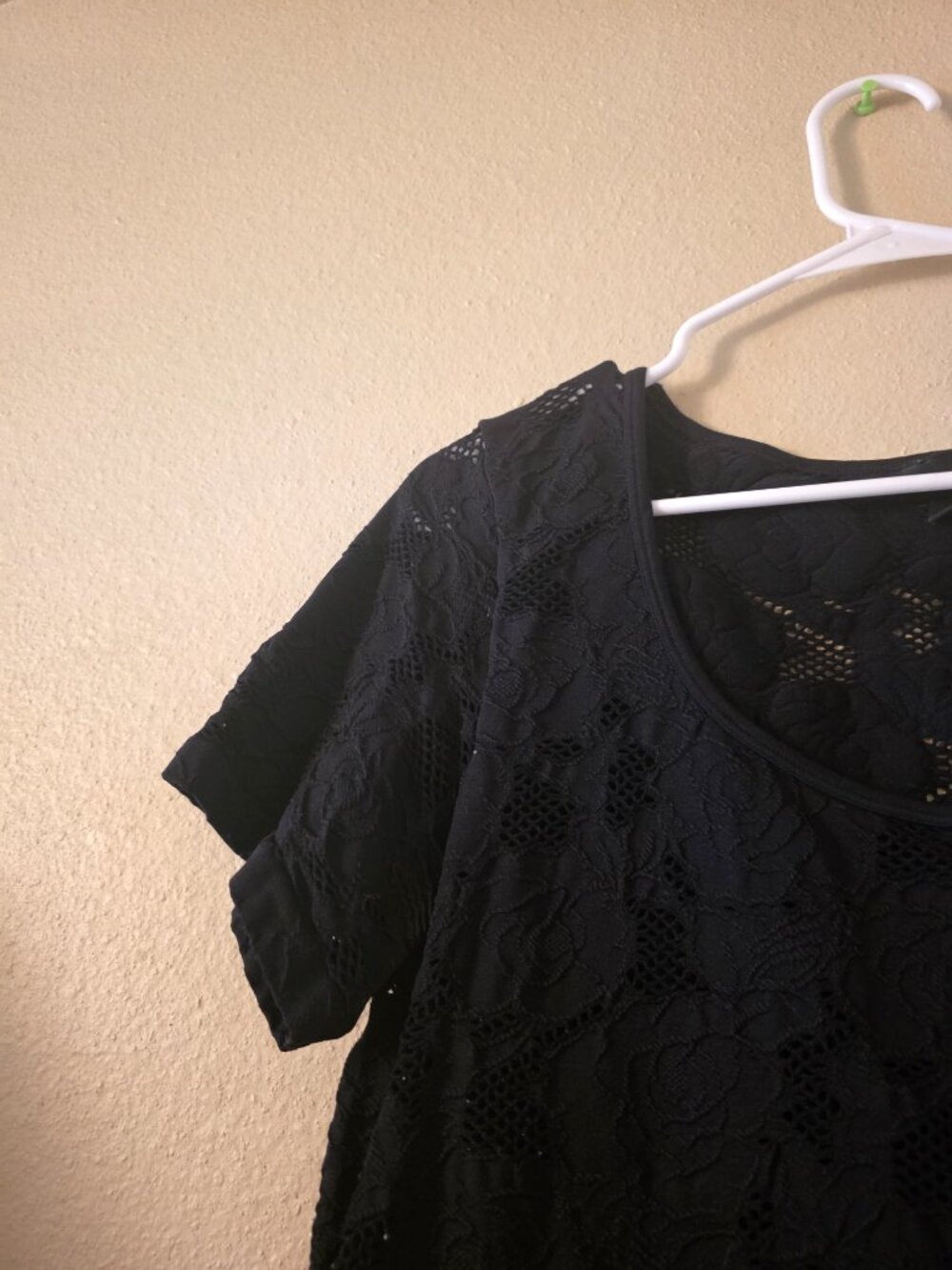 Torrid Size 1X Black Seamless Scoop Crop Top - Picture 3 of 5